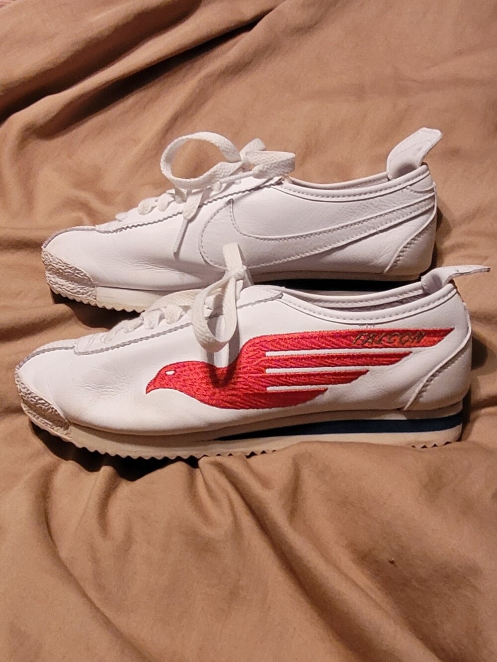 Nike Women’s White Sneakers with Red Eagle Accent and Blue Trim - Picture 2 of 8
